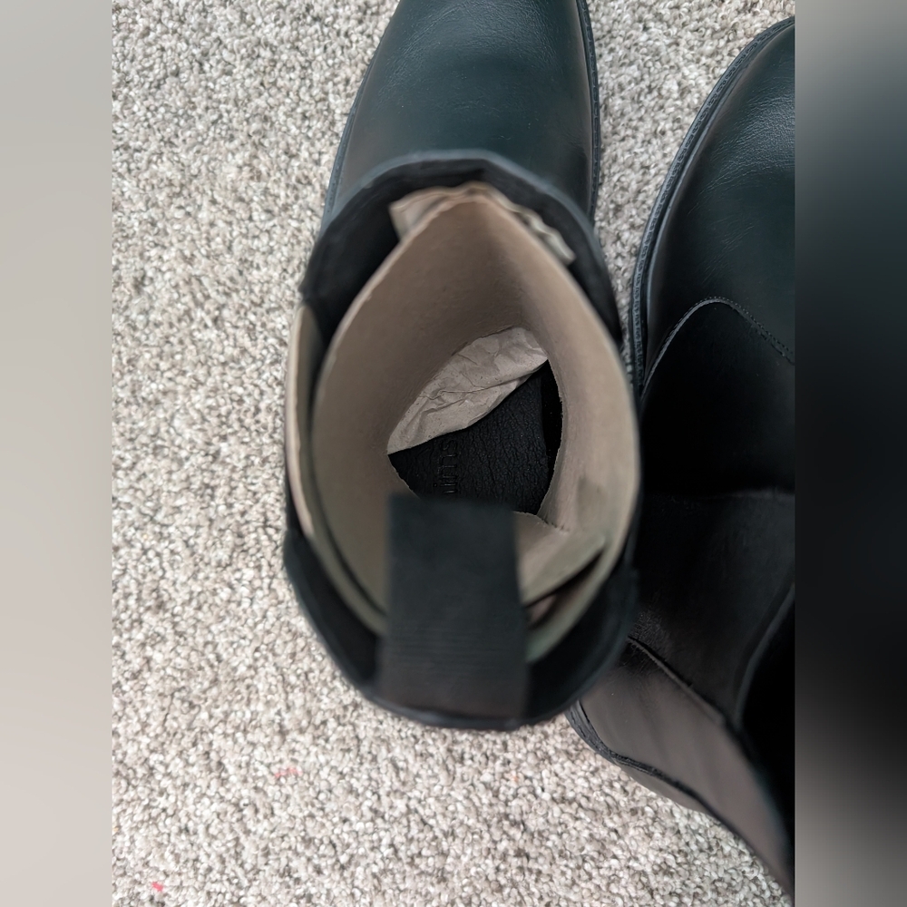 Sleek Black Chelsea Ankle Boots for Women - Picture 14 of 16